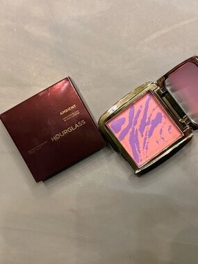 Hourglass Ambient Lighting Blush — Sublime Flush